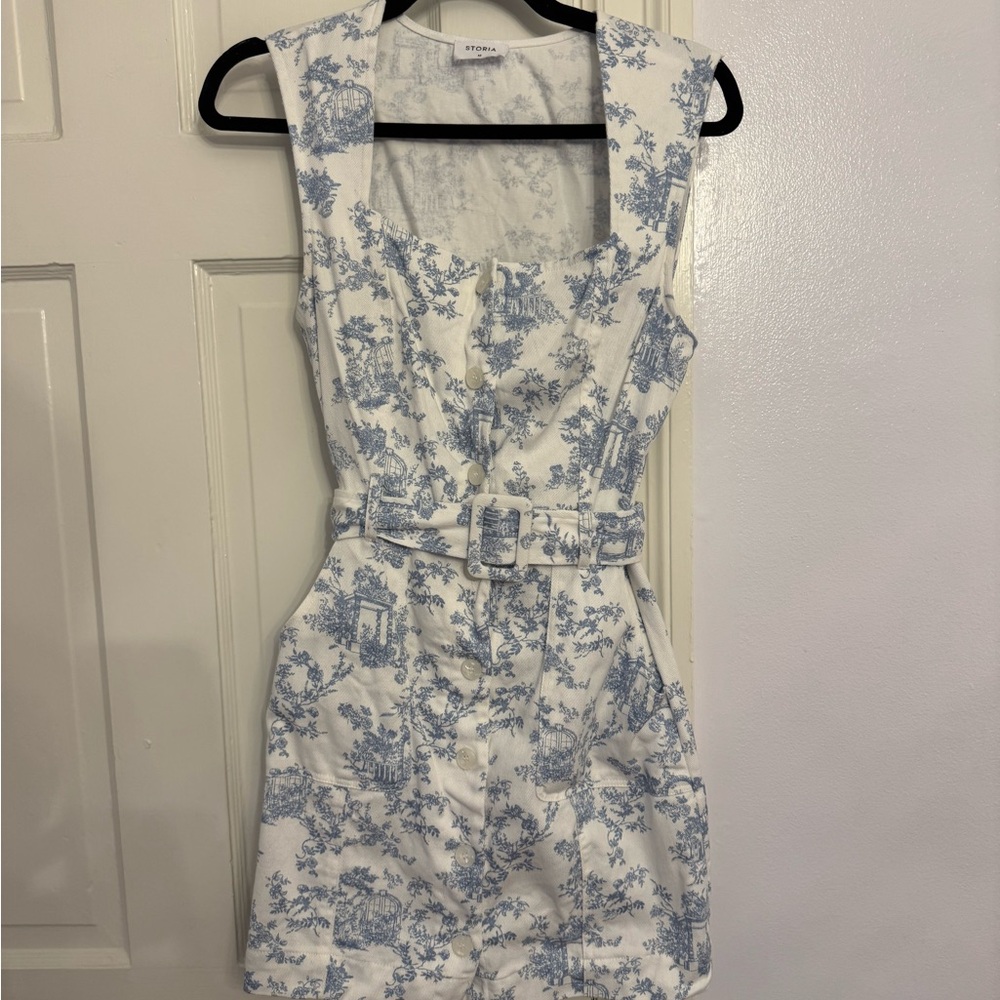 Storia White and Blue Patterned Mini Dress